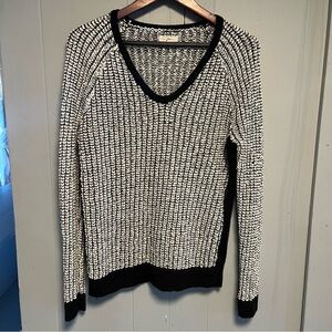 Lou & Grey Black and White V-Neck Sweater Large